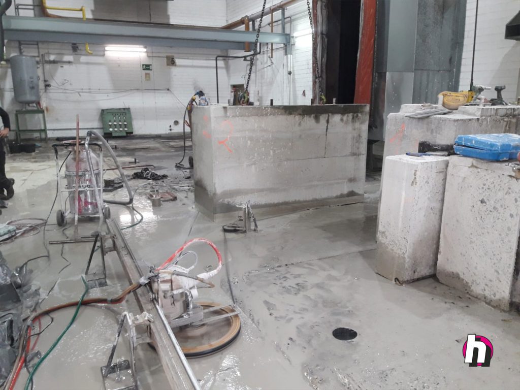 Hein Heun - Electriciteitsturbine amoveren en betonblok zagen