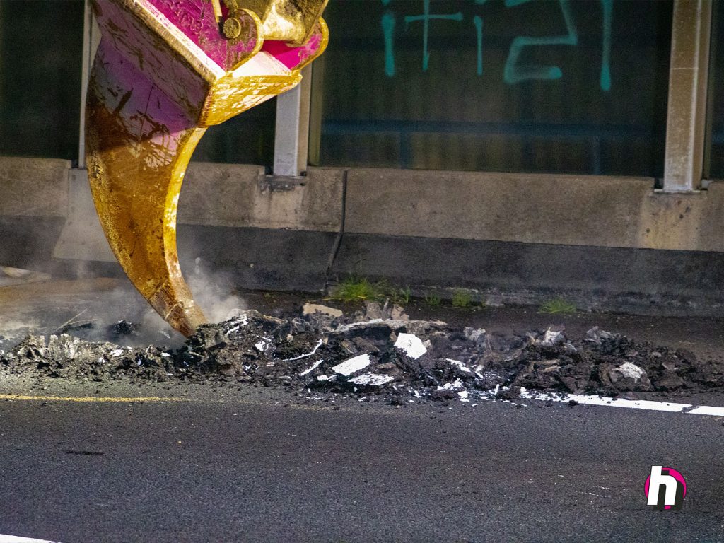 Hein Heun - Verwijderen asfalt snelweg nabij Ravenstein